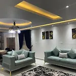 شقق سكنيه رائعه الجمال تطل علي النيل