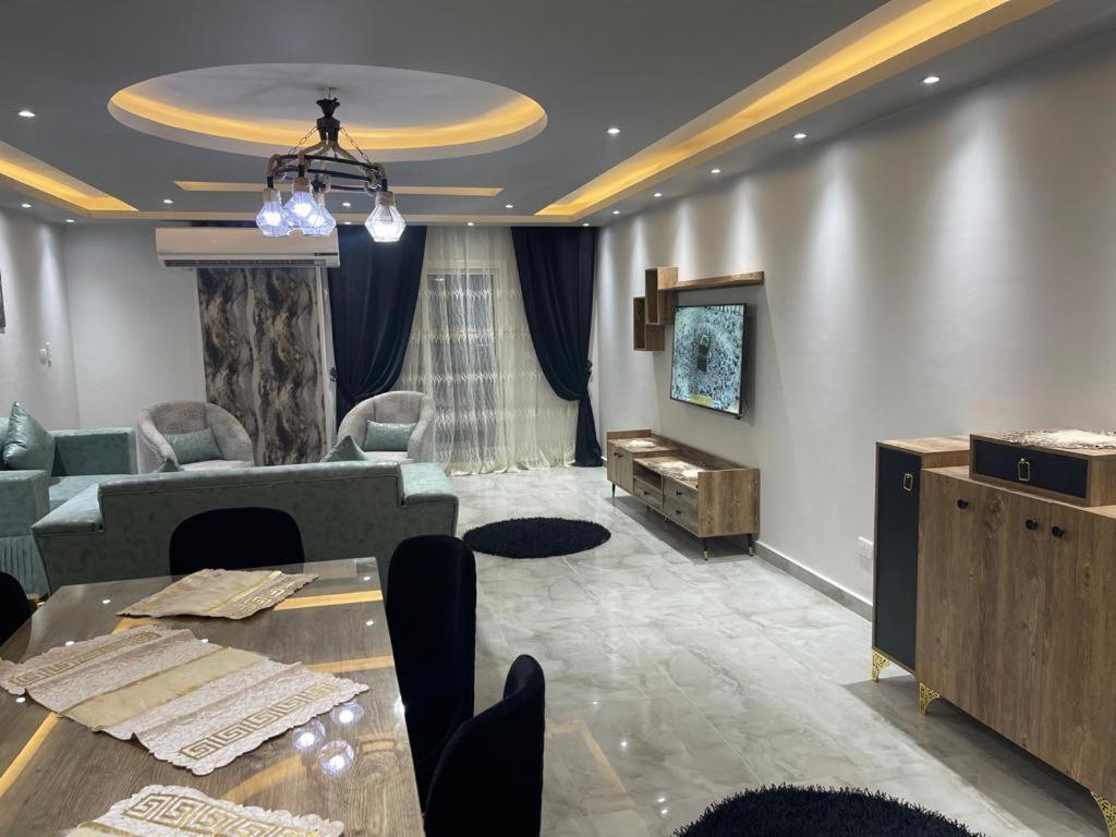 سكنيه رائعه الجمال تطل علي النيل *